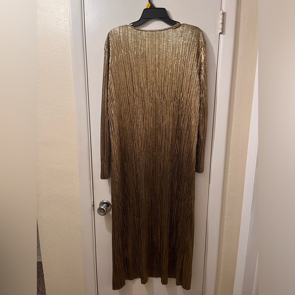 Women’s Clothing - Picture 2 of 2